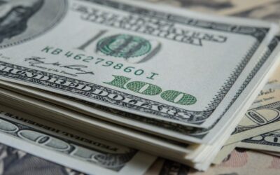 Dólar comenzó diciembre cayendo por debajo de $4.800 y alcanzó mínimo de $4.755