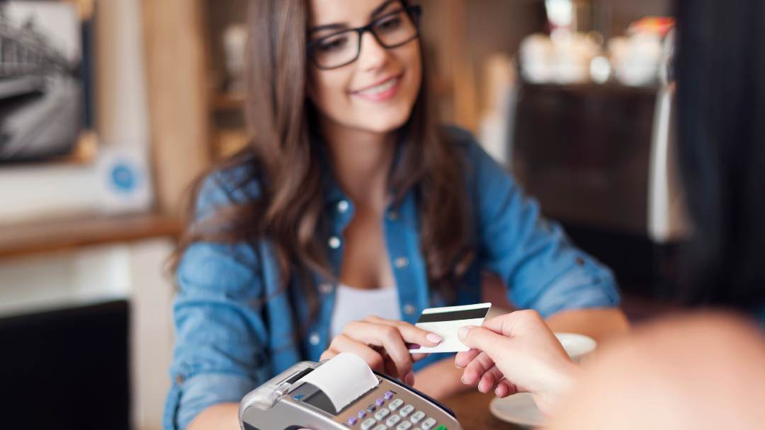 El crédito de consumo sigue creciendo a pesar de la subida de las tasas, según TransUnion
