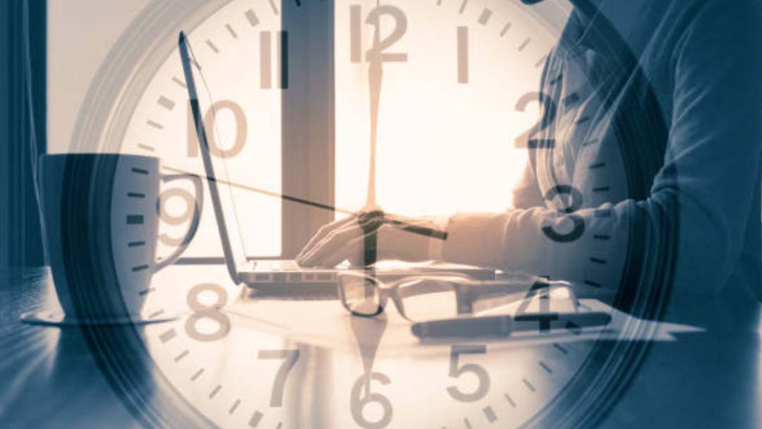 ¿Menos horas, más éxito? La revolución laboral que está transformando Colombia