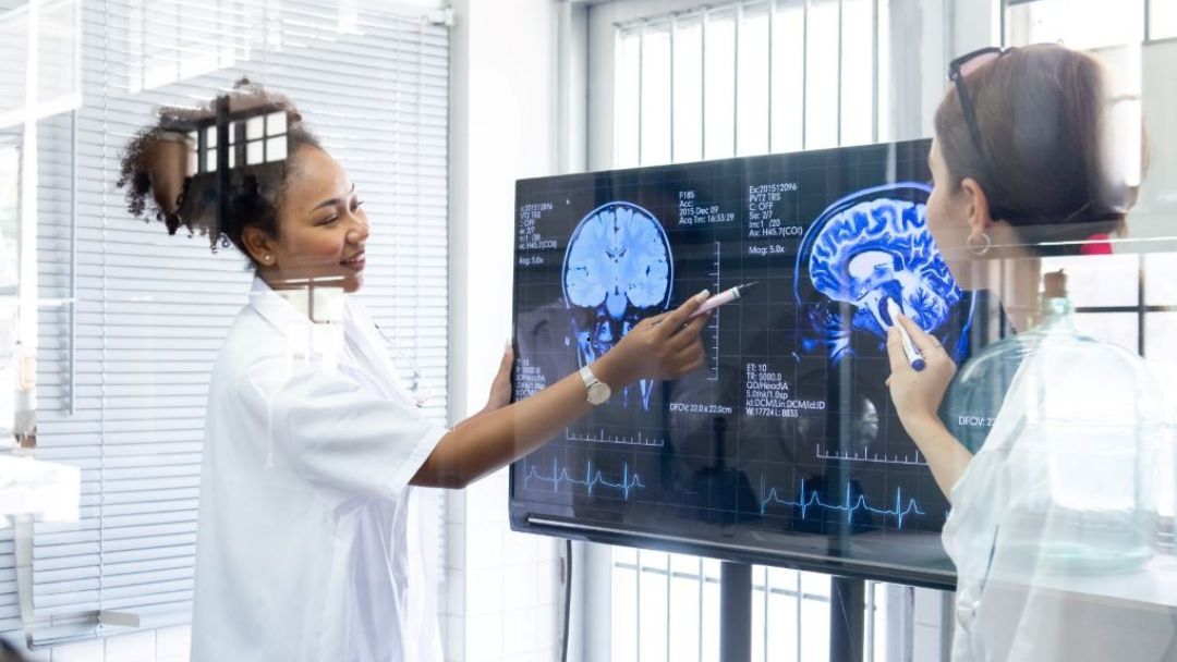 La crisis de neurocirujanos en el mundo: millones de pacientes sin atención