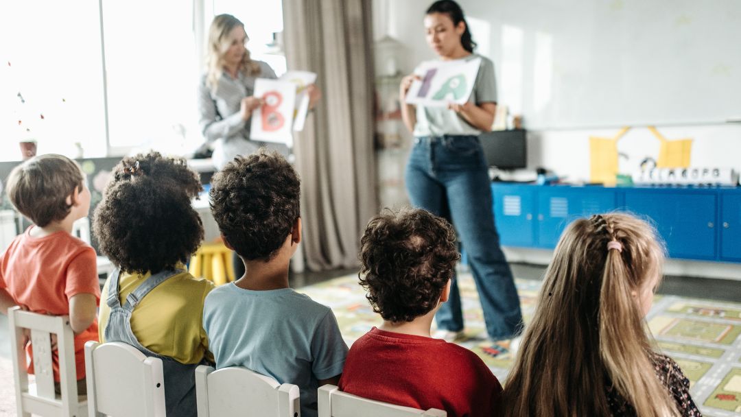 Petro admite incumplimiento de promesas en educación y culpa a exministros