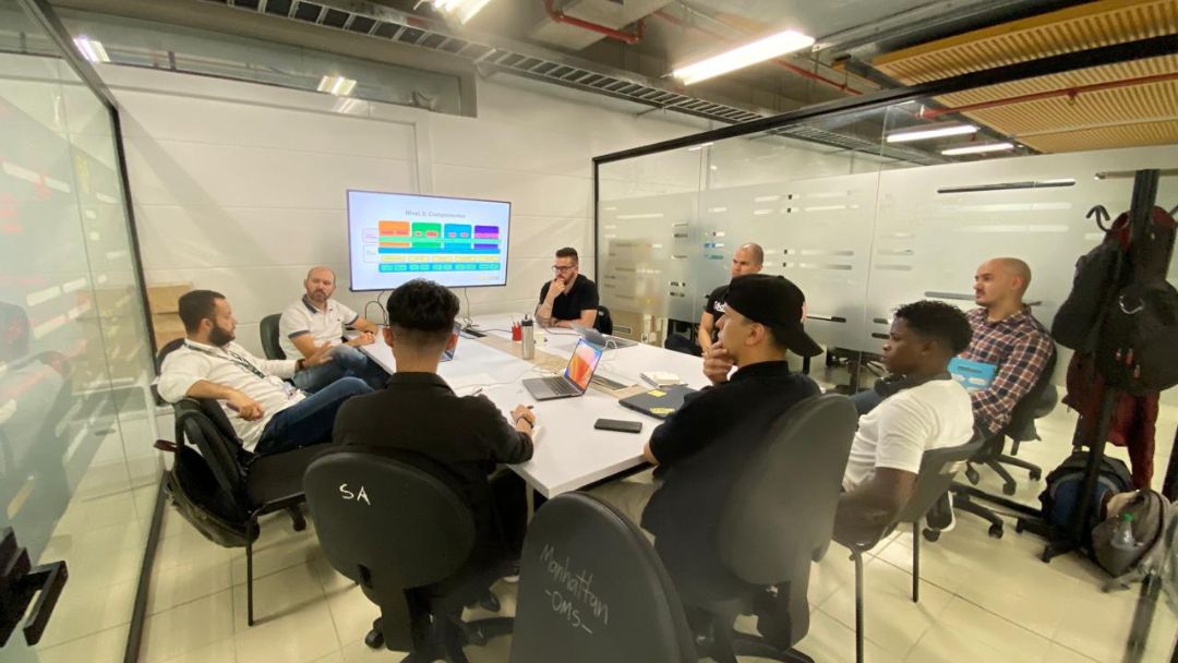 Jóvenes de la Comuna 13 recibirán formación gratuita en analítica de datos para enfrentar la revolución tecnológica