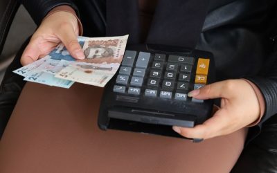 Los hogares se convierten en los grandes financiadores de la economía mientras crece la deuda del gobierno y las empresas