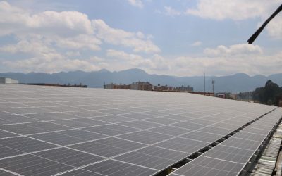 Más de 3.500 paneles solares impulsan la transición energética en la industria textil colombiana