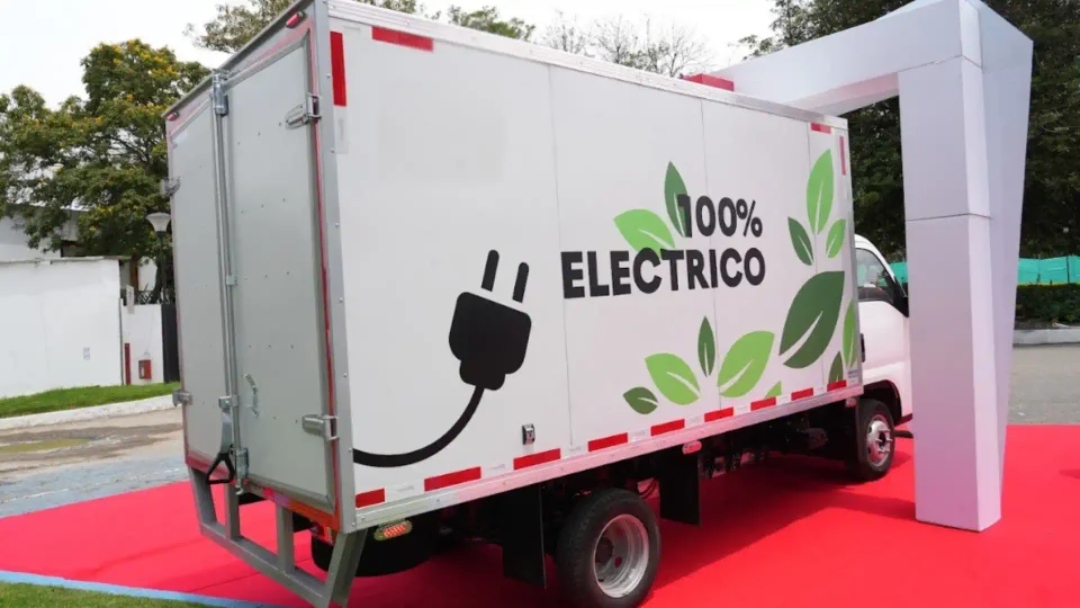 Una contradicción normativa pone en riesgo la matrícula de camiones eléctricos en Colombia