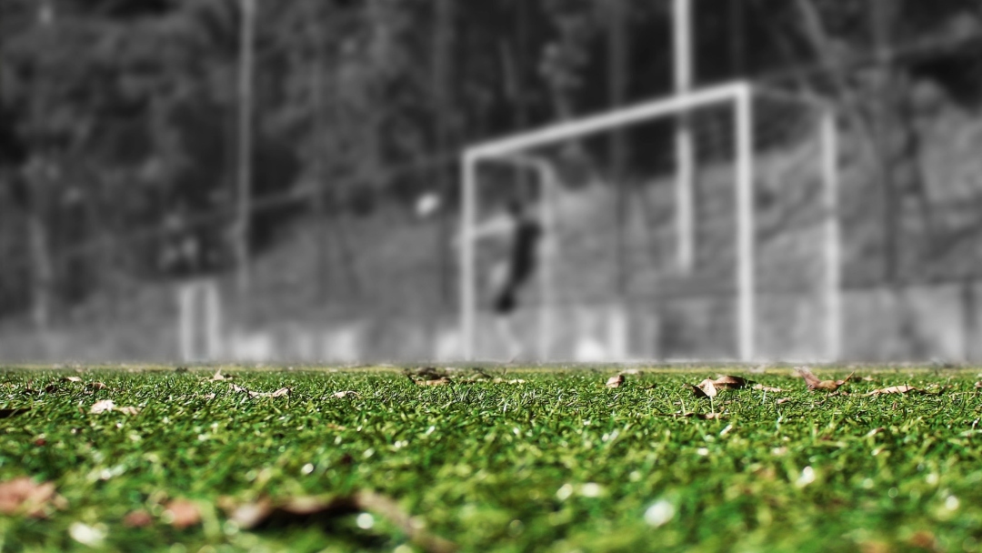 Bogotá prueba nuevas tecnologías para recuperar sus canchas de fútbol